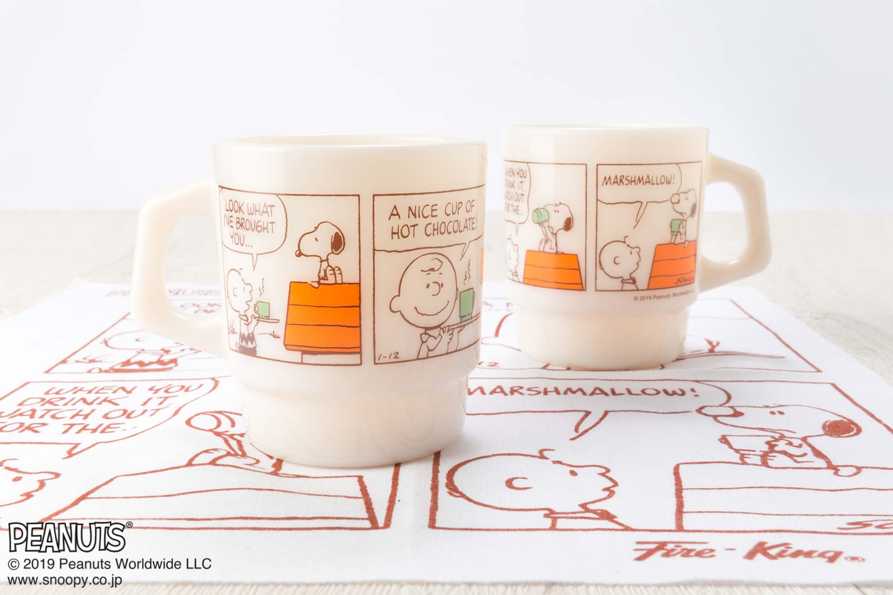 Fire-King ピーナッツシリーズより、1980年の Peanuts コミックを 