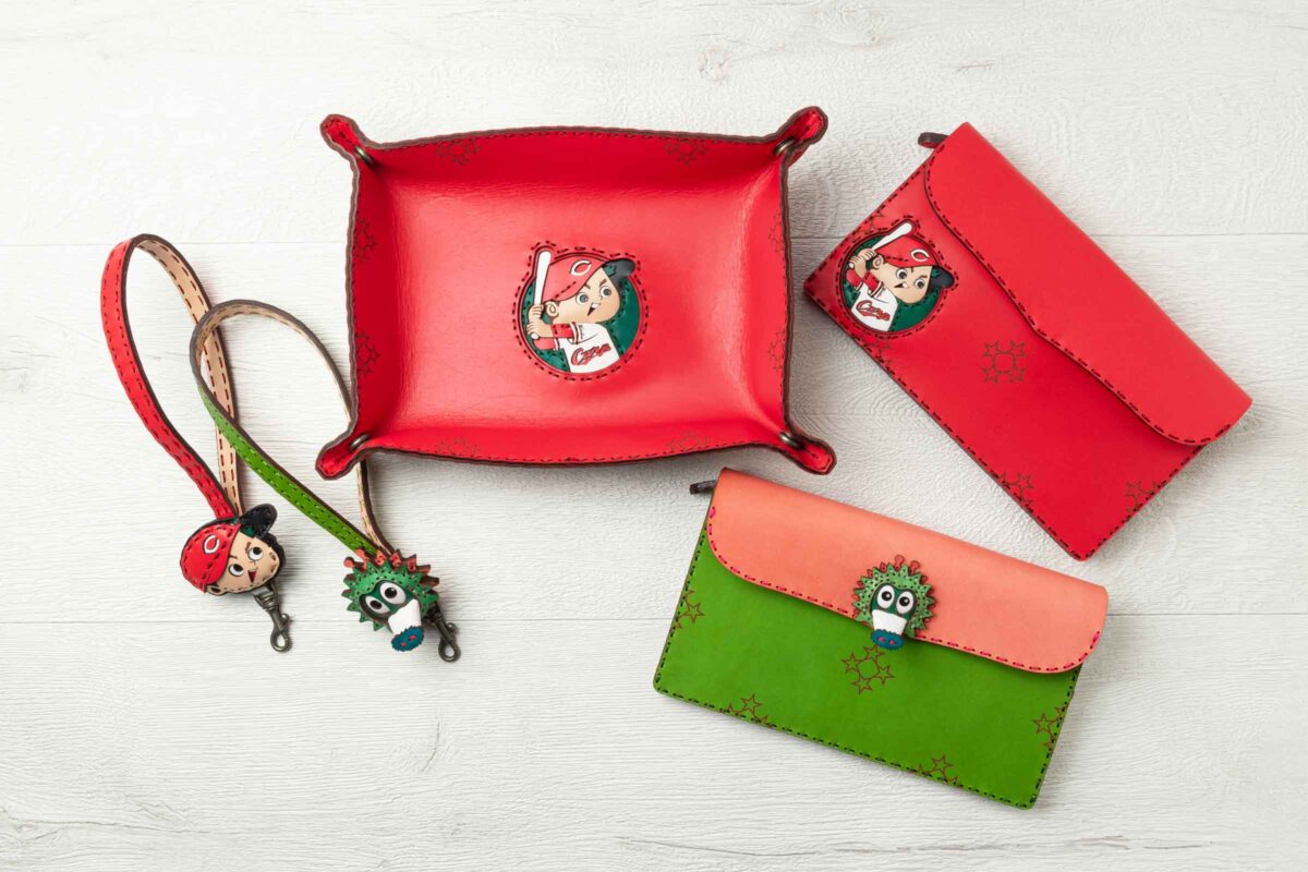 プロ野球球団「広島東洋カープ」とハンドメイドレザーブランド OJAGA DESIGN とのコラボレーションによる 新作レザーアイテムの登場です