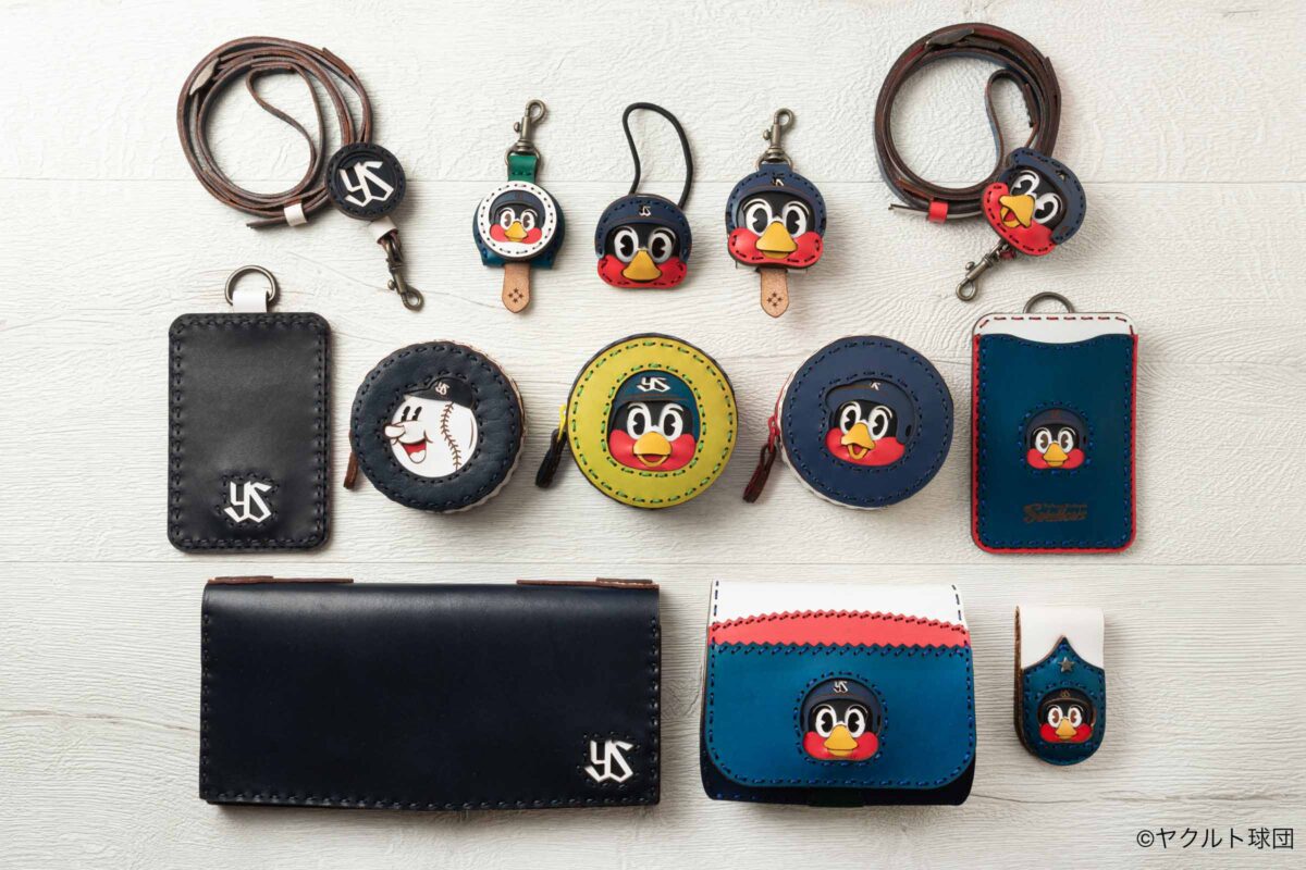 プロ野球球団「東京ヤクルトスワローズ」とハンドメイドレザーブランド OJAGA DESIGN とのコラボレーションコレクションの人気アイテムがヒキダシストアに復刻登場です